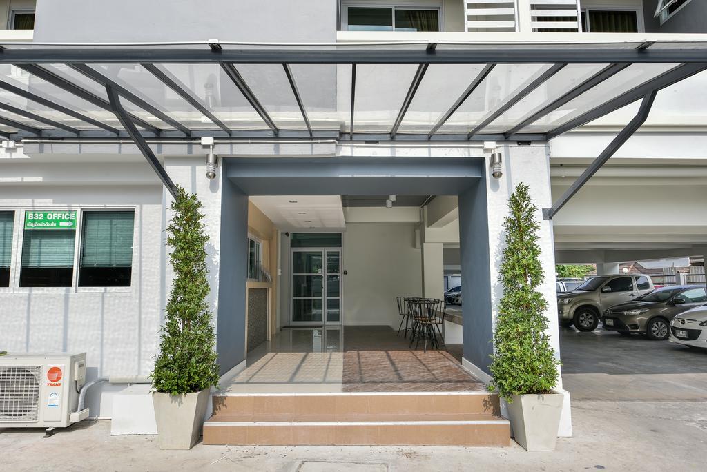 B32 Apartment Bangkok Exterior photo