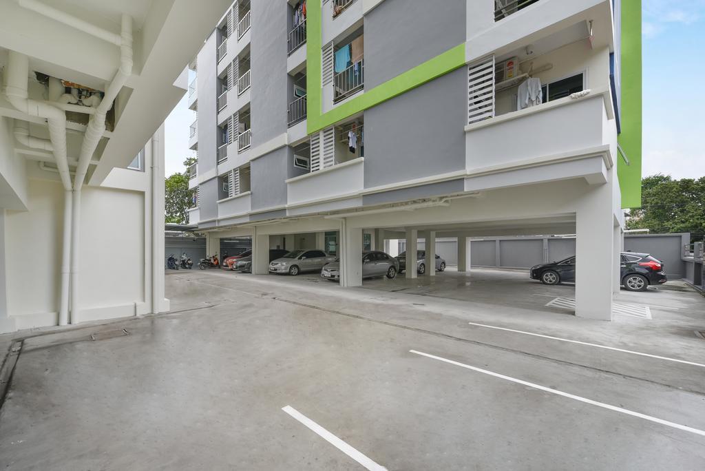 B32 Apartment Bangkok Exterior photo